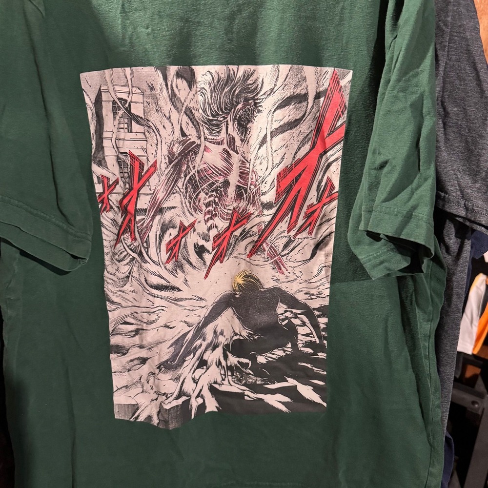 Attack On Titan - Uniqlo Large